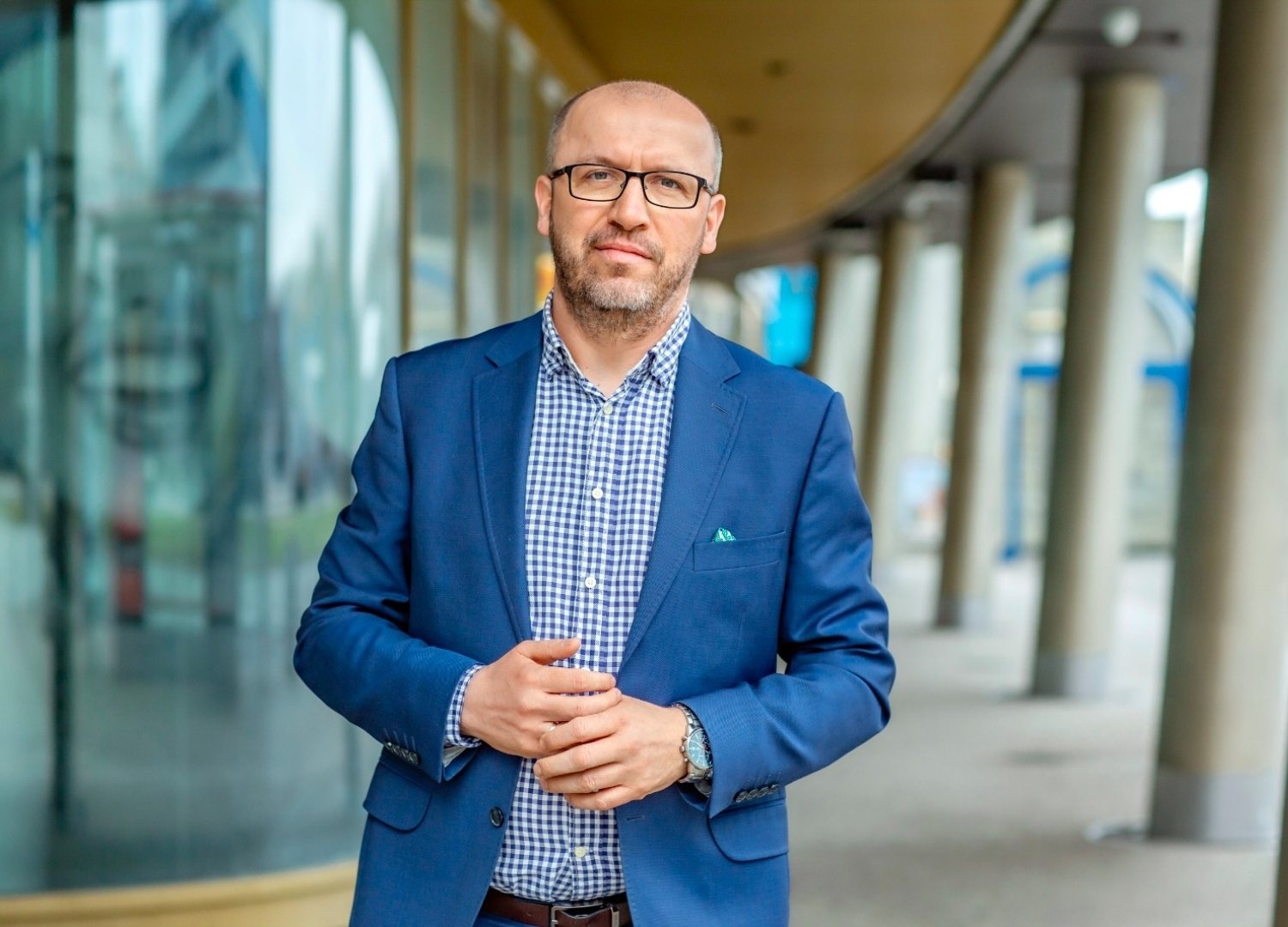 „Inwestuj tylko w to, co rozumiesz” – przekonuje w rozmowie z portalem Bezpieczne Złotówki Przemysław Barankiewicz